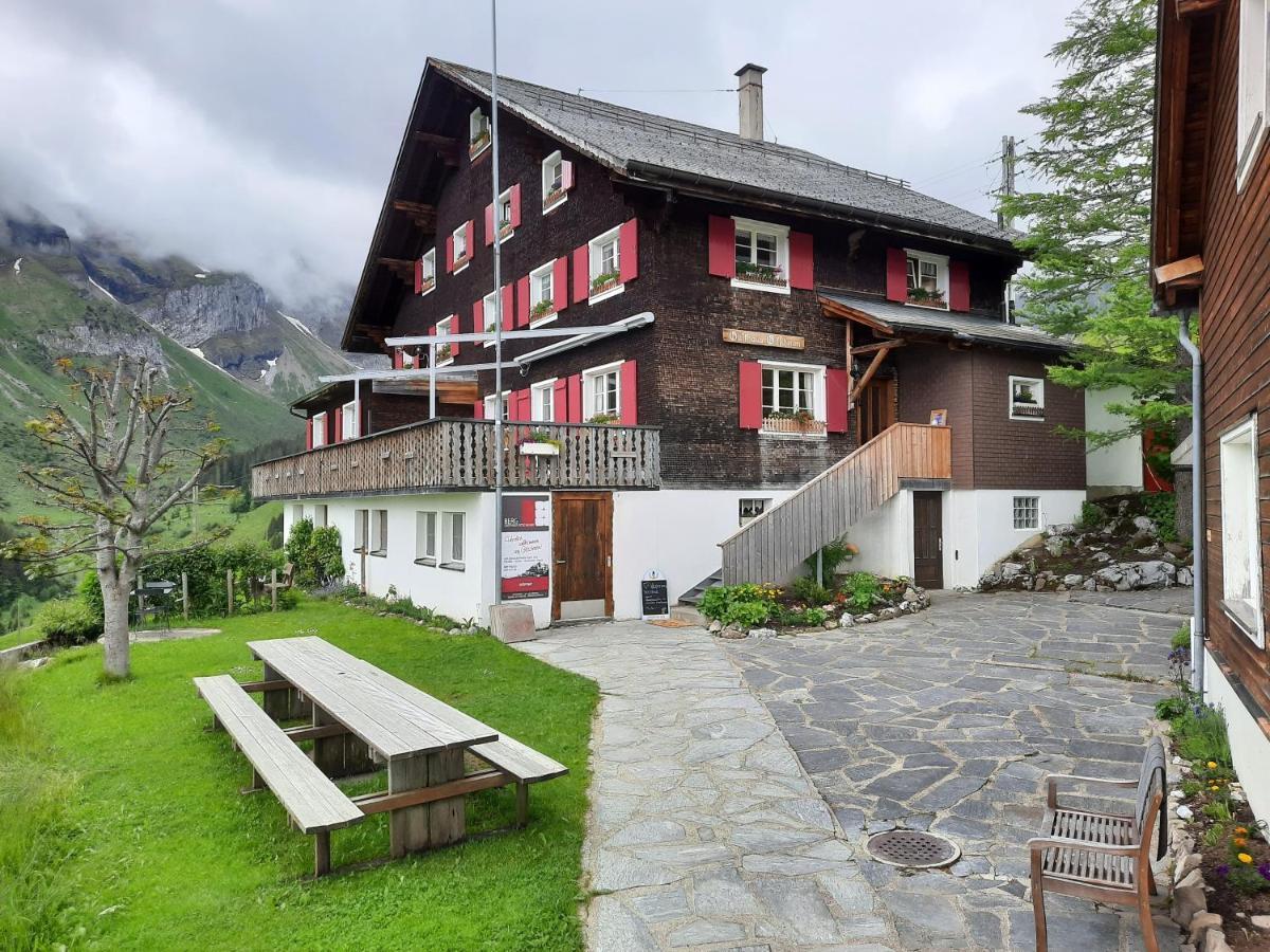 Berggasthaus Gitschenen Hotel Isenthal Exterior photo
